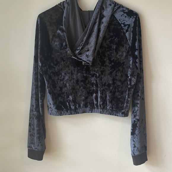 Cropped indigo velvet hoody (S/M) - Picture 4 of 4